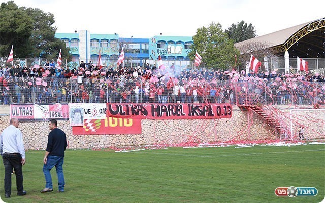 אוהדי איכסל ביציעים (עדי מלול)